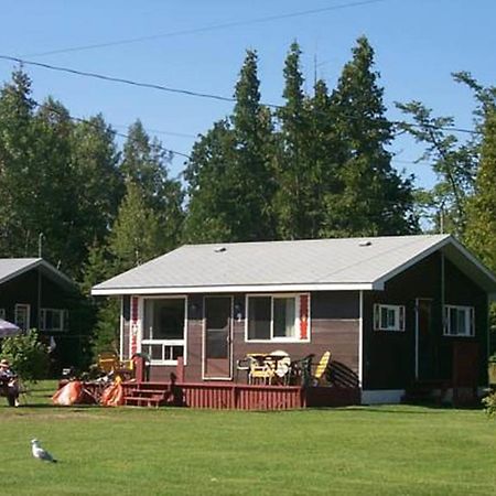 Manitowaning Wee Point Resort الغرفة الصورة