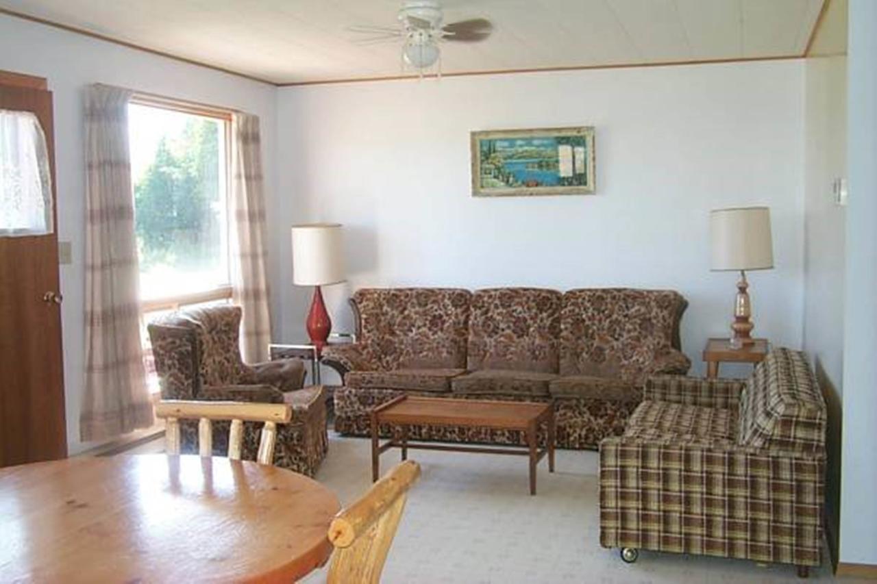 Manitowaning Wee Point Resort الغرفة الصورة