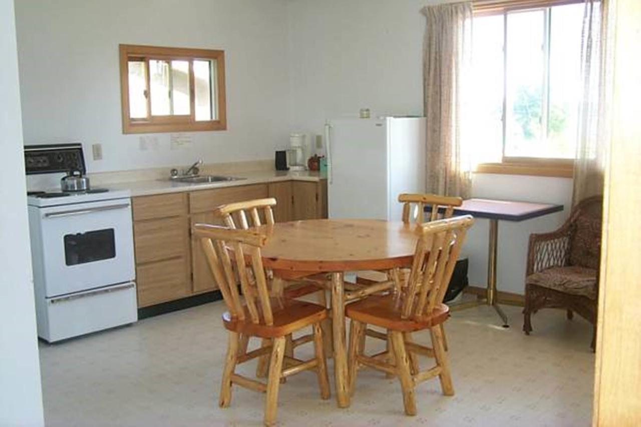 Manitowaning Wee Point Resort الغرفة الصورة